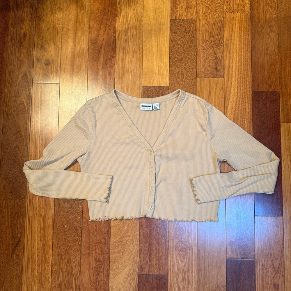 Sunday Best | Tan cropped ribbed button-up cardigan with ruffled sleeves